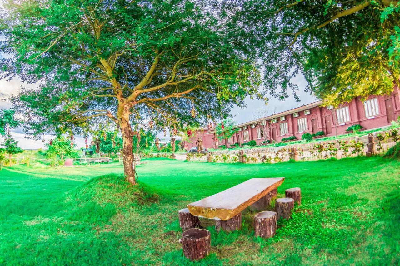 Royal Emerald River View Resort Bagan Dış mekan fotoğraf